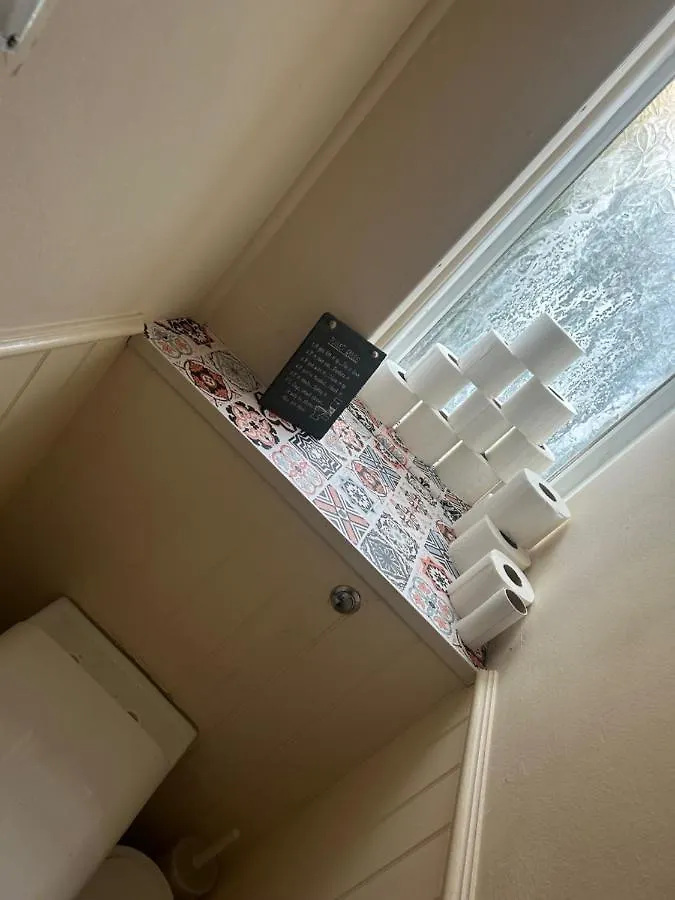 Spacious Bright Double Room London Homestay