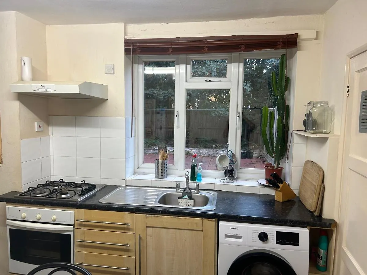 Spacious Bright Double Room London 0*,  United Kingdom
