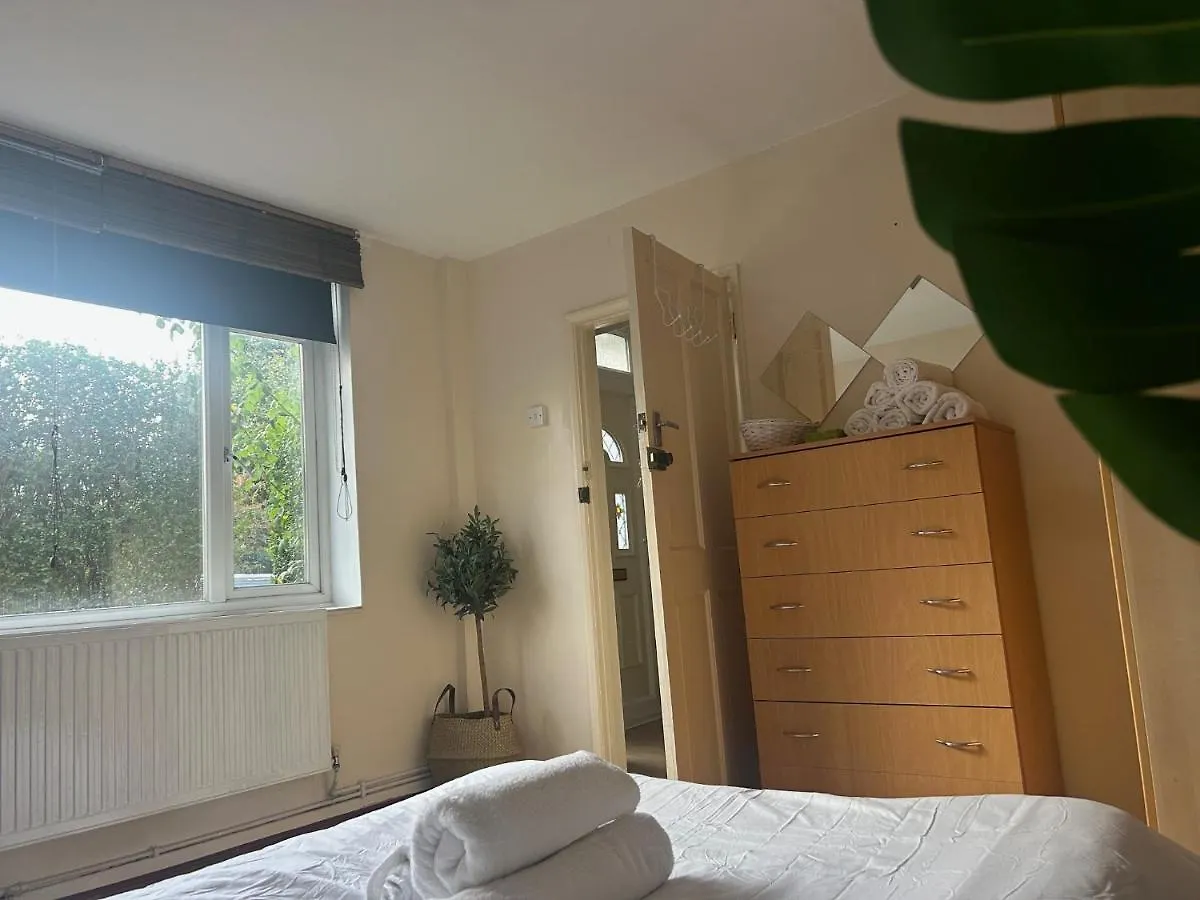 Homestay Spacious Bright Double Room London